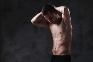 Lipoaspiração masculina: entenda como funciona o procedimento